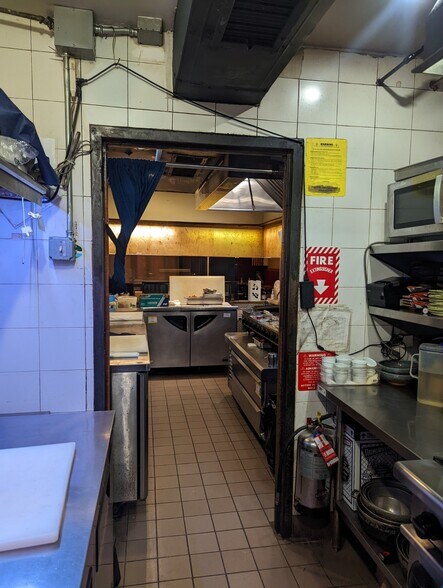 More Photos Of 213 E 45th St, New York Storefront Retail Residential For Lease