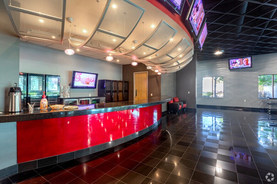 More Photos Of 521 Charcot Ave, San Jose Showroom For Lease