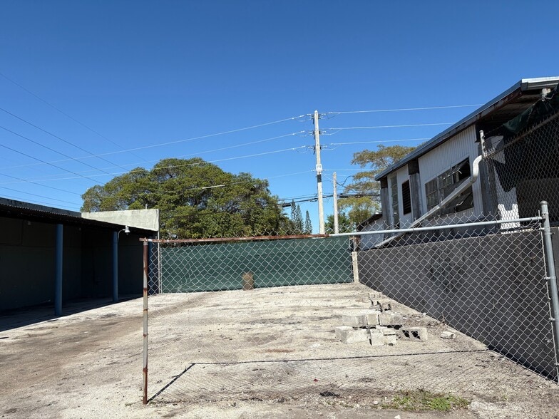 More Photos Of 1400 NE 131st St, North Miami Warehouse For Lease