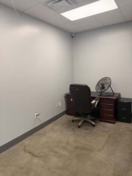 More Photos Of 5681 Nevius Rd, Mobile Restaurant For Lease