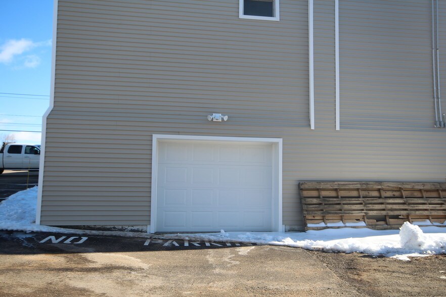 More Photos Of 49 Waterbury Rd, Prospect Storefront For Sale