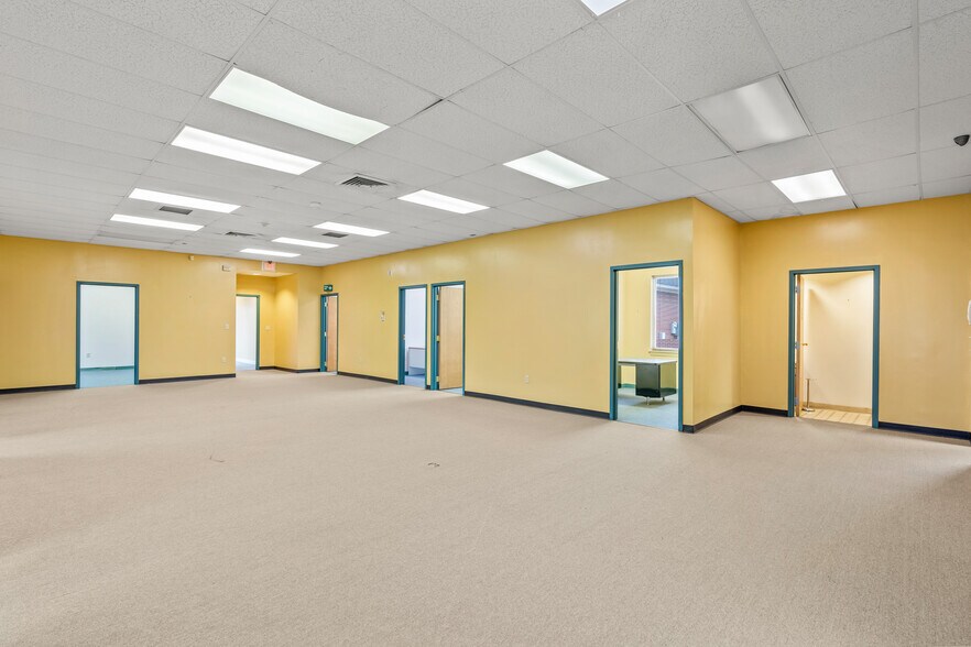 More Photos Of 512 Professional Park Rd, Clinton Medical For Sale