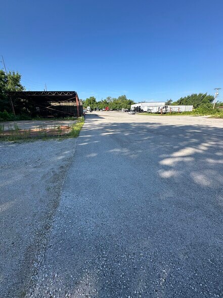 More Photos Of 3040 Manchester Trfy, Kansas City Warehouse For Sale
