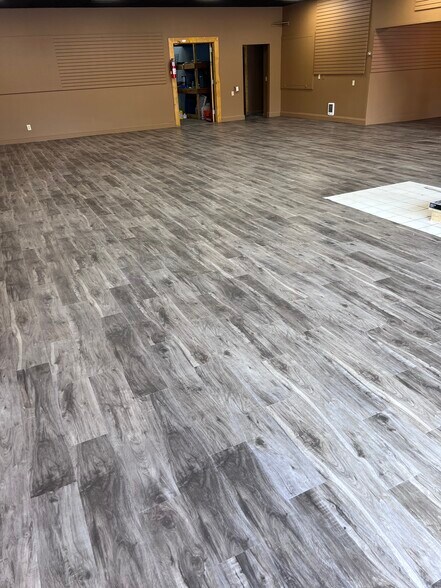 More Photos Of 215 Washington St, Brainerd Flex For Lease