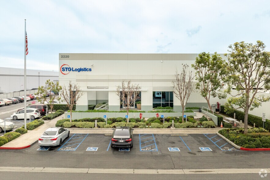 More Photos Of 2220 E Carson St, Carson Distribution For Lease