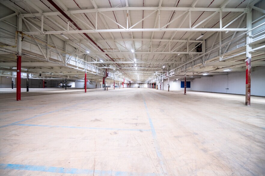 More Photos Of 4041 N Richards St, Milwaukee Manufacturing For Lease