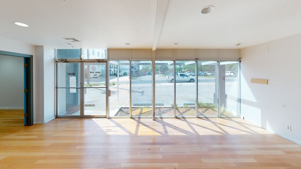 More Photos Of 6709 Burnet Ln, Austin Warehouse For Sale