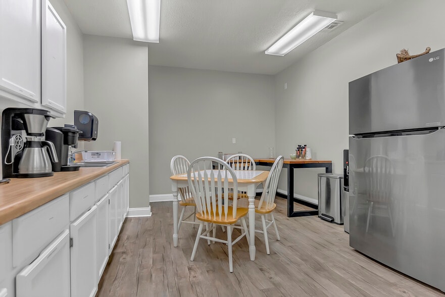 More Photos Of 1501 US Highway 19 S, Leesburg Office For Sale