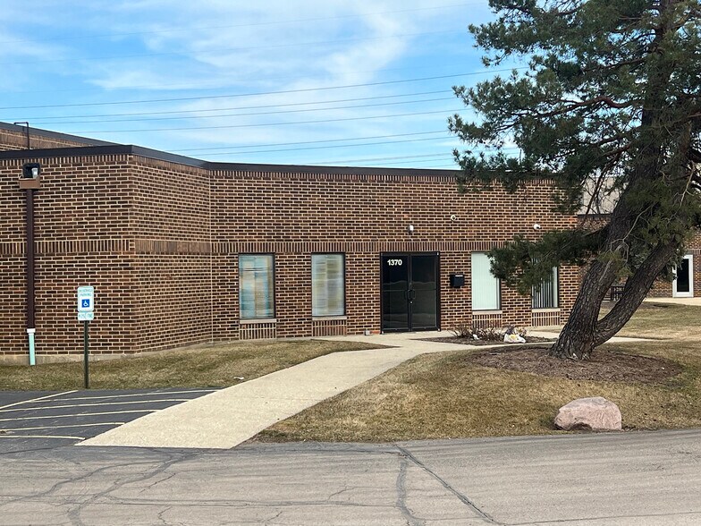 More Photos Of 1340-1400 E Higgins Rd, Elk Grove Village Warehouse For Lease