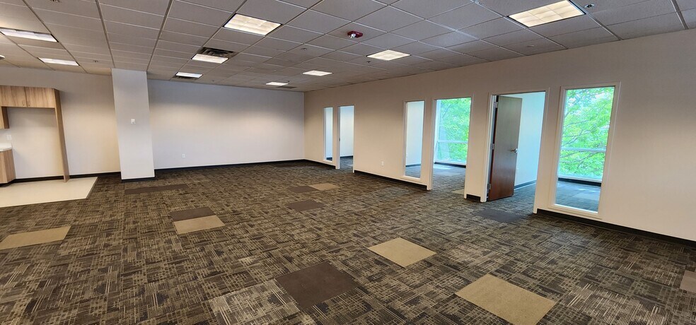 More Photos Of 8911 S Sandy Pky, Sandy Unknown For Lease