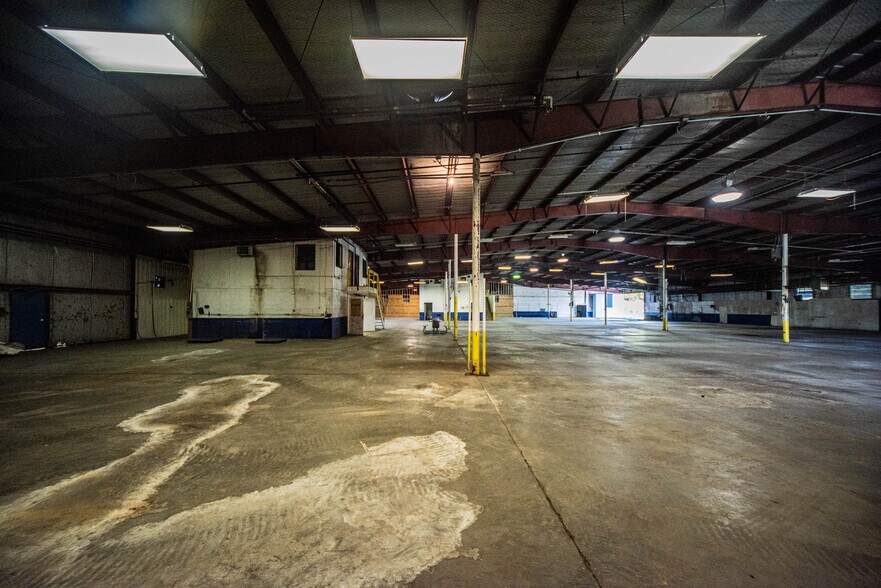 More Photos Of 501 Lakeshore Dr, Kuttawa Warehouse For Sale