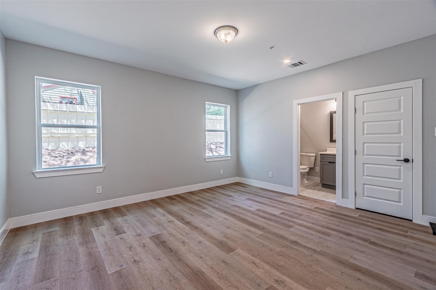 More Photos Of 2376 Longhorn St, Dallas Apartments For Sale