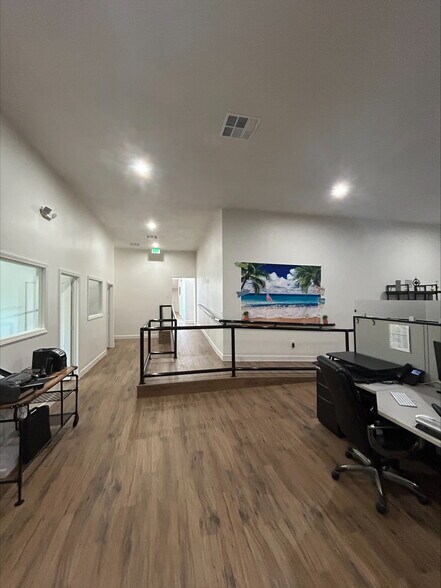 More Photos Of 910 18th St, Plano Office For Sale