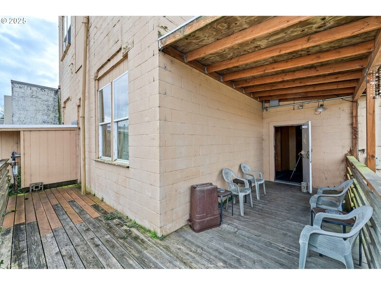 More Photos Of 2043 Sherman Ave, North Bend Bar For Sale