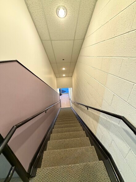 More Photos Of 44710 Cape Ct, Ashburn Light Distribution For Sale