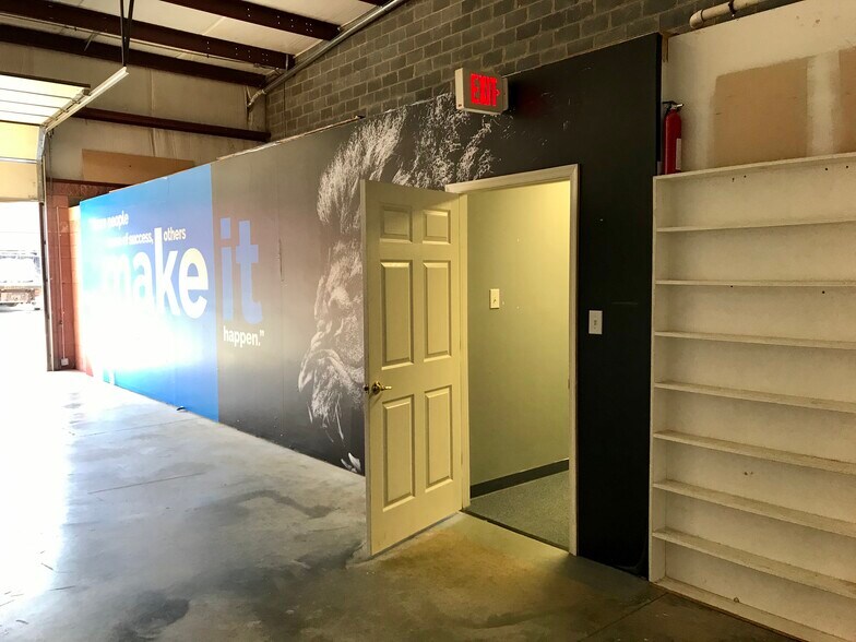 More Photos Of 1130 International Pky, Fredericksburg Warehouse For Lease