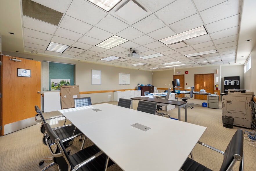 More Photos Of 32423 Lougheed Hwy, Mission Bank For Lease