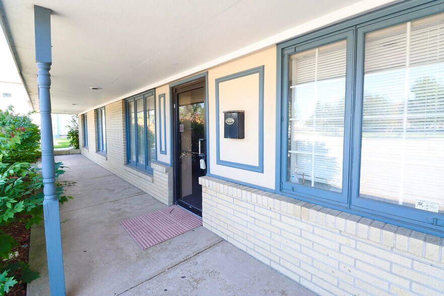 More Photos Of 414 Lincolnway, La Porte Office For Sale