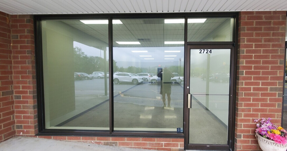 Primary Photo Of 2724 Lee Hwy, Troutville Storefront Retail Office For Lease