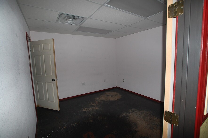 More Photos Of 405-407 Martin L King Blvd, Lubbock Storefront Retail Office For Sale