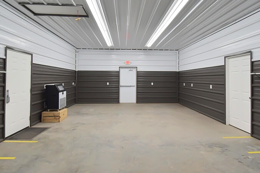 More Photos Of 11395 FM 2432 Rd, Willis Light Manufacturing For Sale