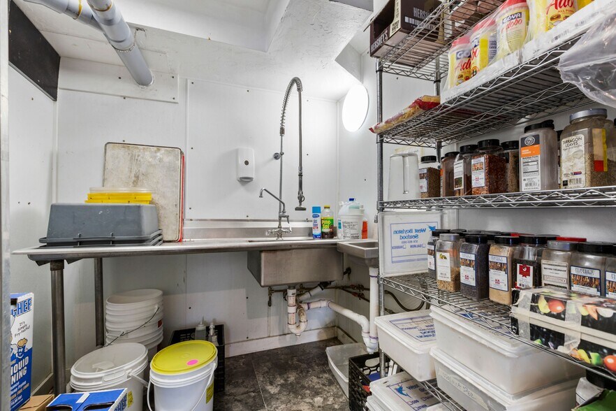 More Photos Of 278-282 Shrewsbury St, Worcester Storefront Retail Residential For Sale