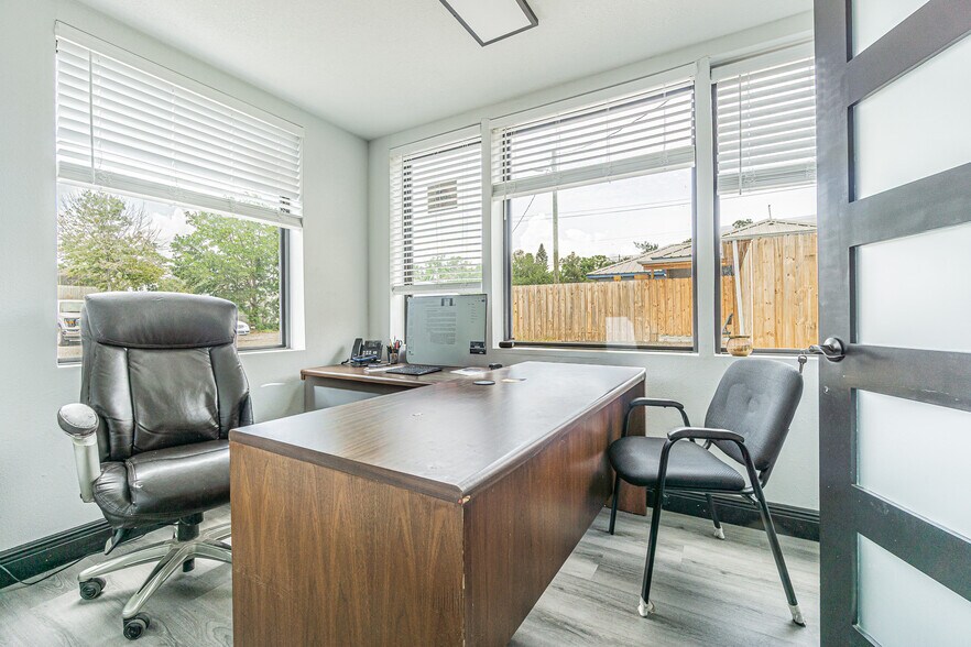More Photos Of 6911 Gibsonton Dr, Gibsonton Warehouse For Lease