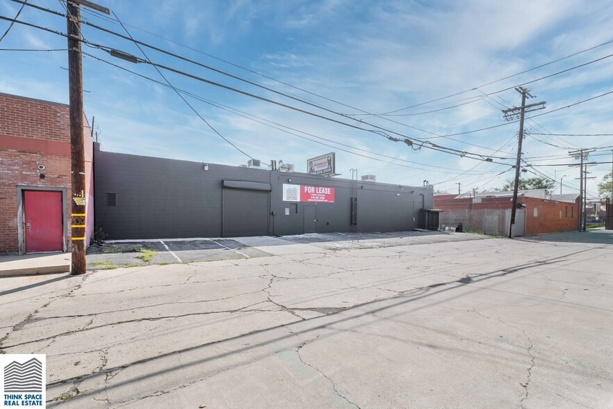 More Photos Of 913-915 N Highland Ave, Los Angeles Showroom For Sale