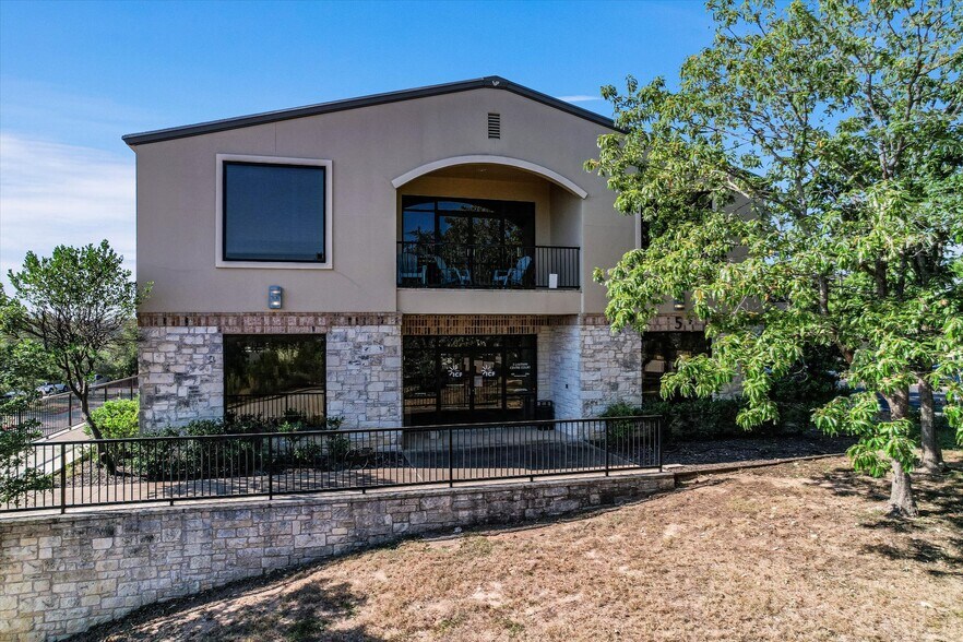 More Photos Of 7 Lakeway Centre Ct N, Lakeway Office For Lease
