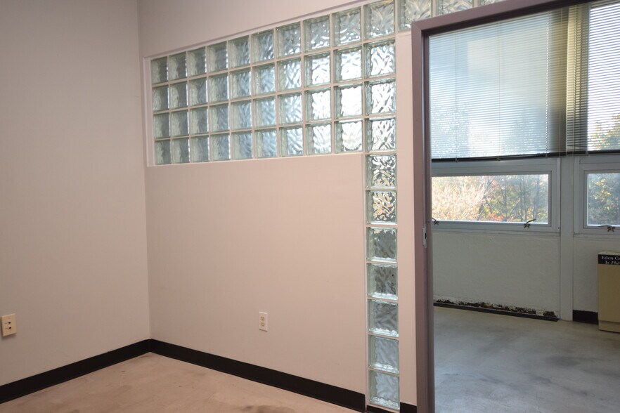 More Photos Of 200 Little Falls St, Falls Church Office For Lease