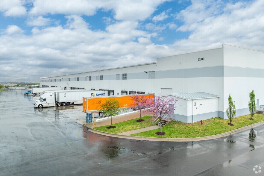 More Photos Of 8000-8060 Centre Pointe Way, La Vergne Warehouse For Lease