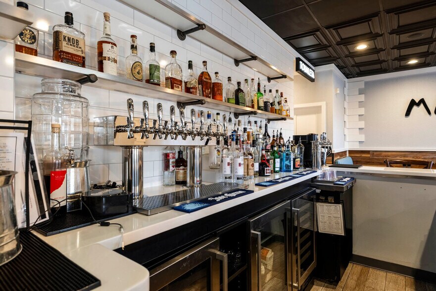 More Photos Of 7588 N Broadway, Red Hook Specialty For Sale