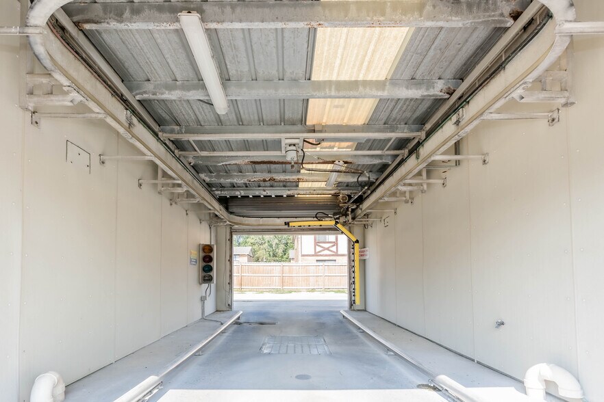 More Photos Of 410 Sherman St, Belleville Carwash For Sale