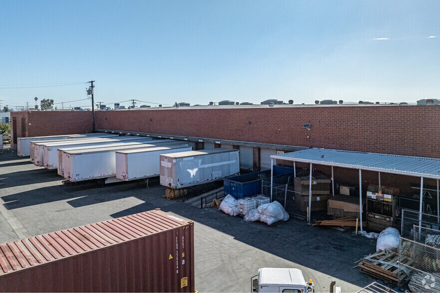 More Photos Of 3131 E Maria St, Rancho Dominguez Warehouse For Lease