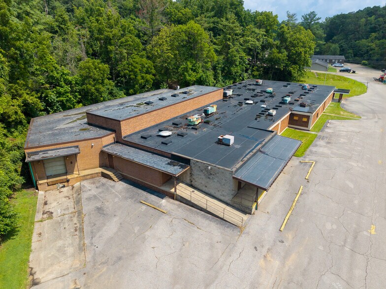 More Photos Of 700 Channel Ln, Marietta Light Distribution For Lease
