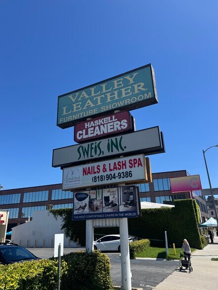 More Photos Of 15605 Ventura Blvd, Encino Unknown For Lease