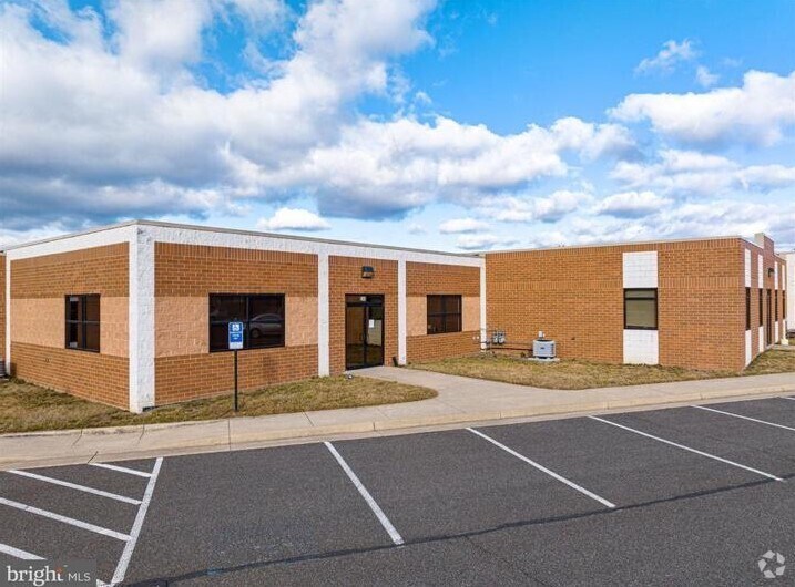 More Photos Of 240-254 Airport Rd, Winchester Light Distribution For Sale