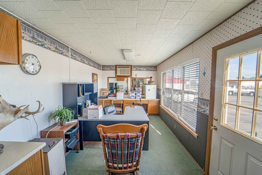 More Photos Of 1112 W Main St, Olney Office For Sale