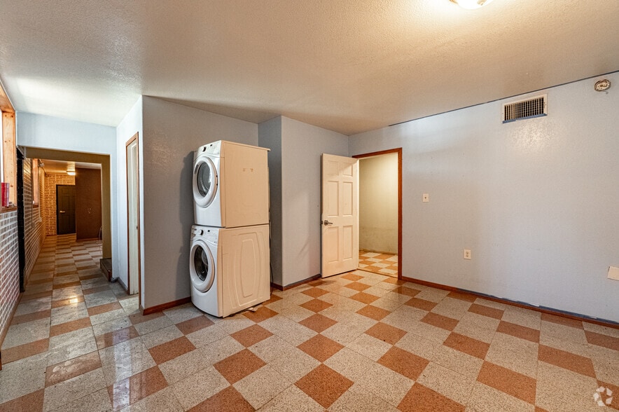 More Photos Of 540 S Crocker St, Los Angeles Industrial For Sale