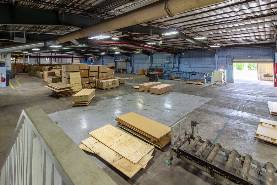 More Photos Of 310 Cypress Rd, Ocala Manufacturing For Sale