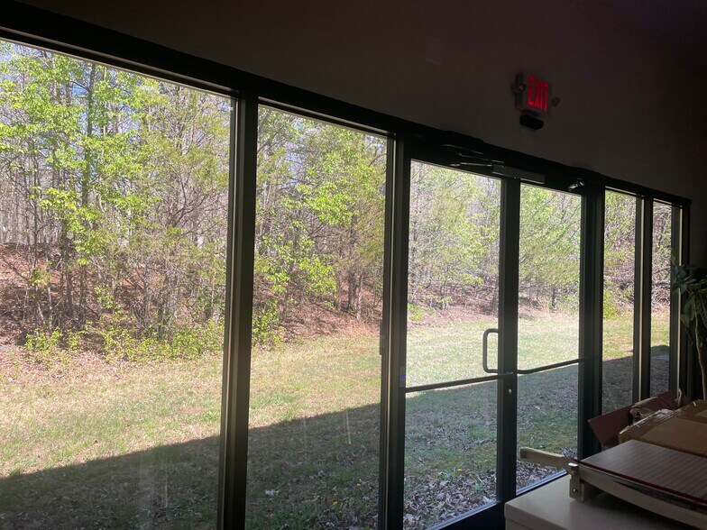 More Photos Of 7373 Comfort Inn Dr, Warrenton General Retail For Lease