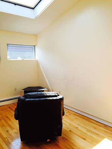 More Photos Of 62 Glen Cove Rd, Roslyn Heights Storefront Retail Office For Lease
