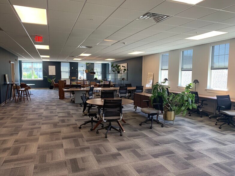 More Photos Of 16 N Greenbush Rd, Troy Freestanding For Lease