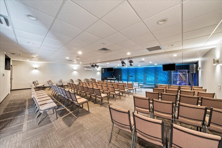 More Photos Of 106 E Princeton Dr, Princeton Storefront Retail Office For Sale