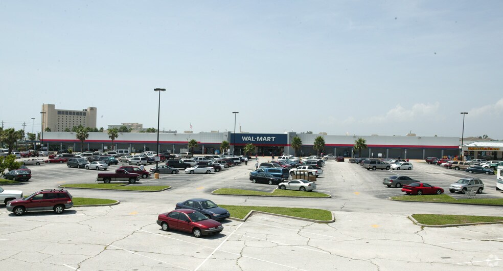 More Photos Of 959-991 E Eau Gallie Blvd, Melbourne Supermarket For Lease