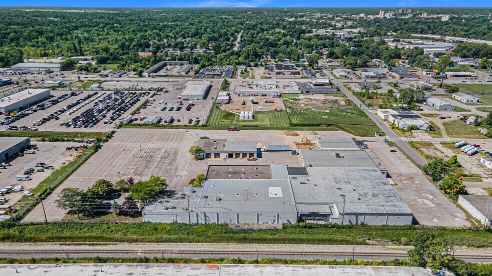 More Photos Of 3302 Kent St, Flint Distribution For Lease