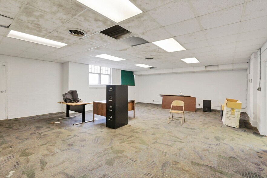 More Photos Of 300 E Auburn Ave, Springfield Office For Sale