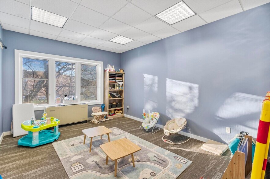 More Photos Of 1-3 Mill Pond Ln, Simsbury Office For Sale