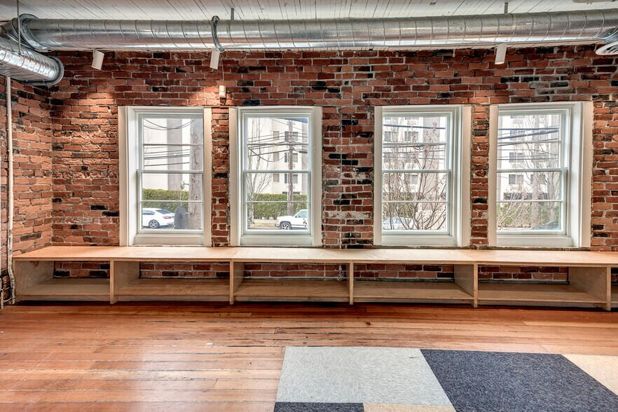 More Photos Of 1124 Eastlake Ave E, Seattle Loft Creative Space For Lease