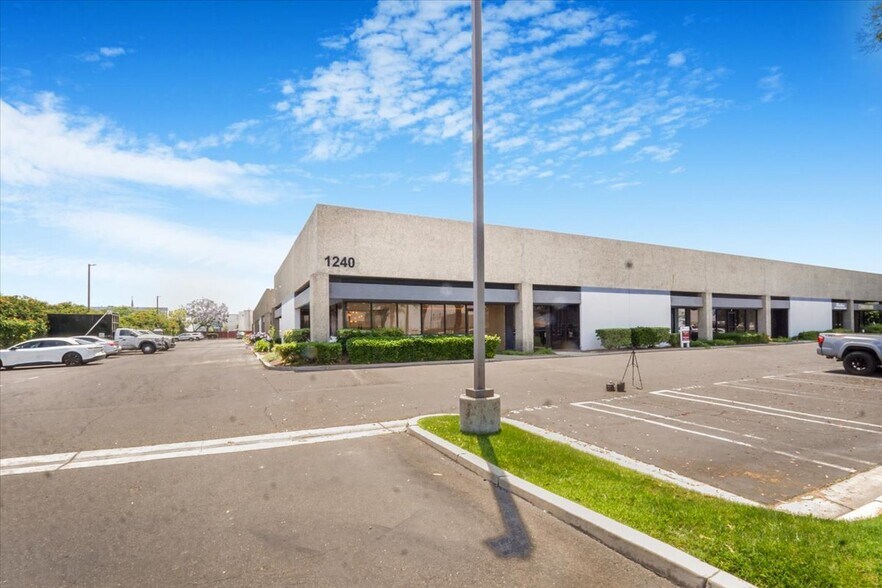 More Photos Of 1240 N Jefferson St, Anaheim Warehouse For Sale